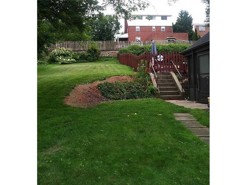 30 Leon Road Green Tree, PA 15220 - Photo 20 of 21 Yard/Garden.