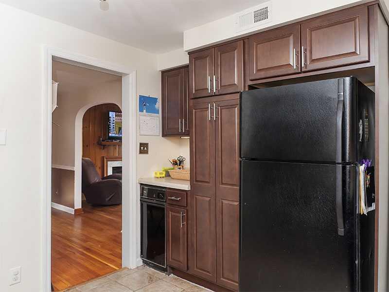 30 Leon Road Green Tree, PA 15220 - Photo 5 of 21 Kitchen.
