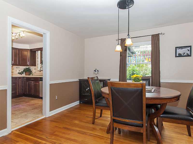 30 Leon Road Green Tree, PA 15220 - Photo 8 of 21 Dining Room.