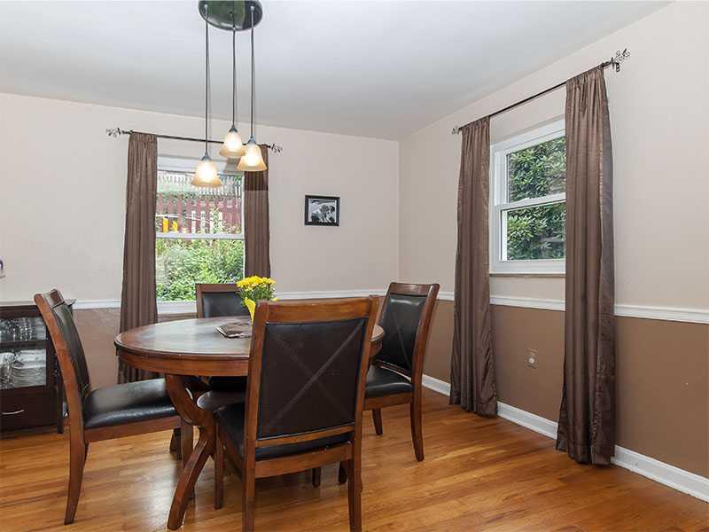 30 Leon Road Green Tree, PA 15220 - Photo 9 of 21 Dining Room.