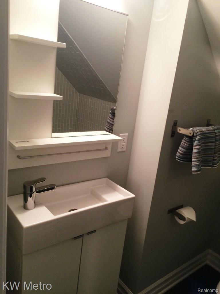 610 Stratford Road Ferndale, MI 48220 - Photo 25 of 36 IMG_8502.jpg