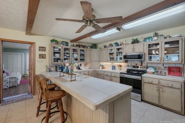 $2,200 | 1209 Oak Lane, Hondo, TX 78861