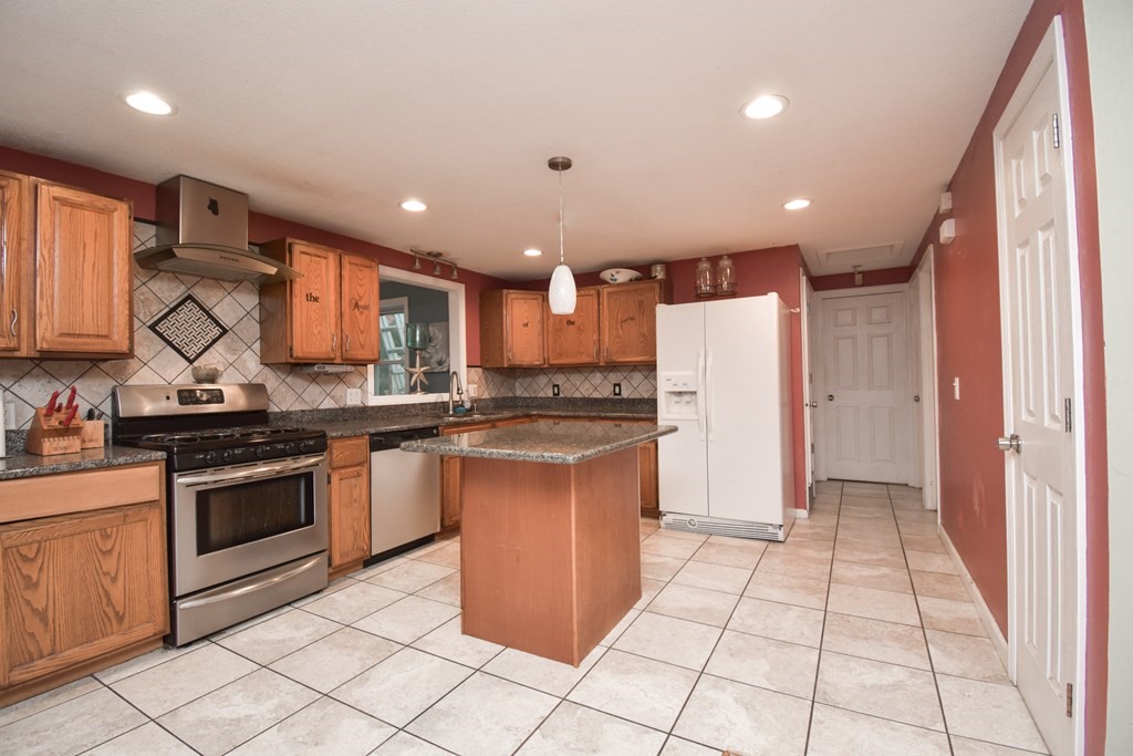 15 Ruthven Street Springfield, MA 01128 - Photo 12 of 34