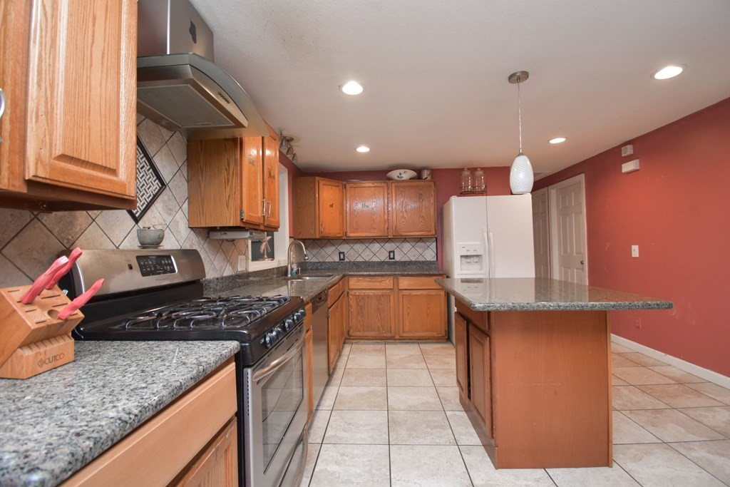 15 Ruthven Street Springfield, MA 01128 - Photo 13 of 34