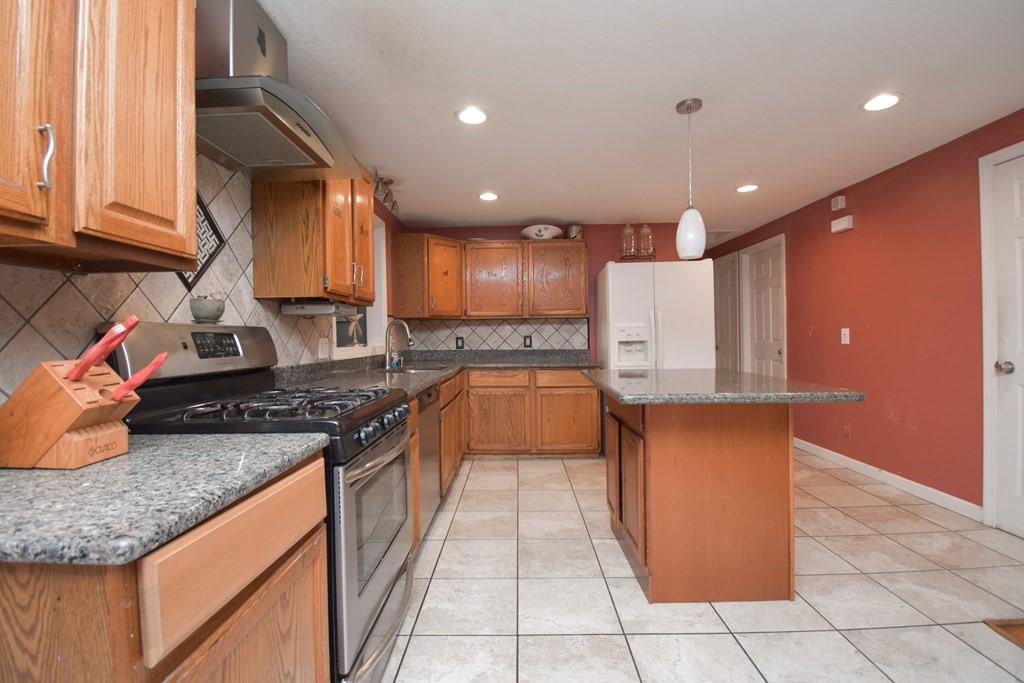 15 Ruthven Street Springfield, MA 01128 - Photo 14 of 34