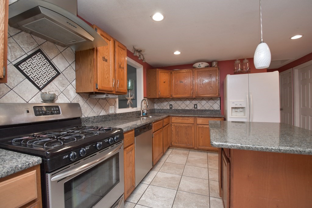 15 Ruthven Street Springfield, MA 01128 - Photo 15 of 34