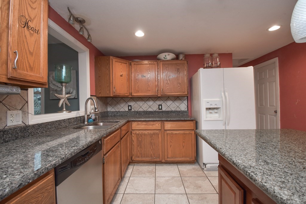 15 Ruthven Street Springfield, MA 01128 - Photo 16 of 34