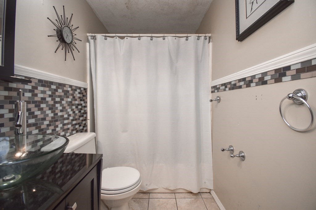 15 Ruthven Street Springfield, MA 01128 - Photo 28 of 34