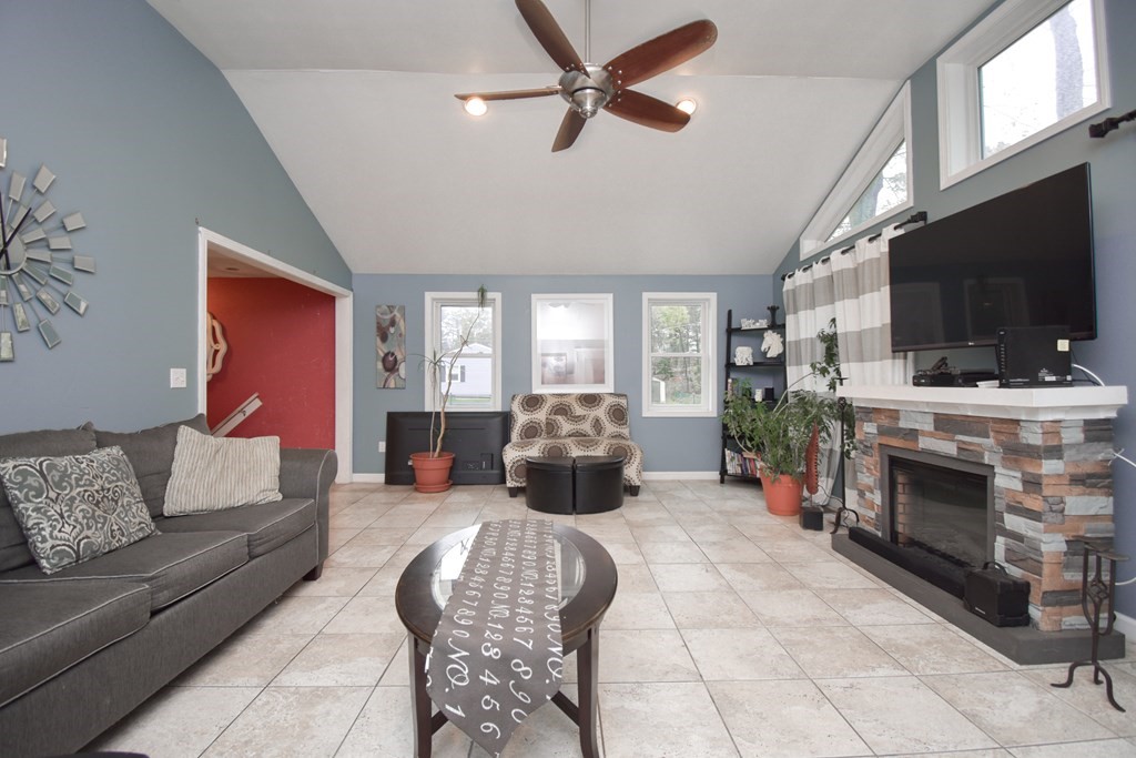 15 Ruthven Street Springfield, MA 01128 - Photo 7 of 34