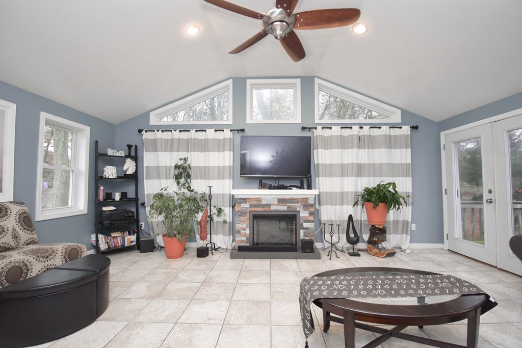 15 Ruthven Street Springfield, MA 01128 - Photo 9 of 34