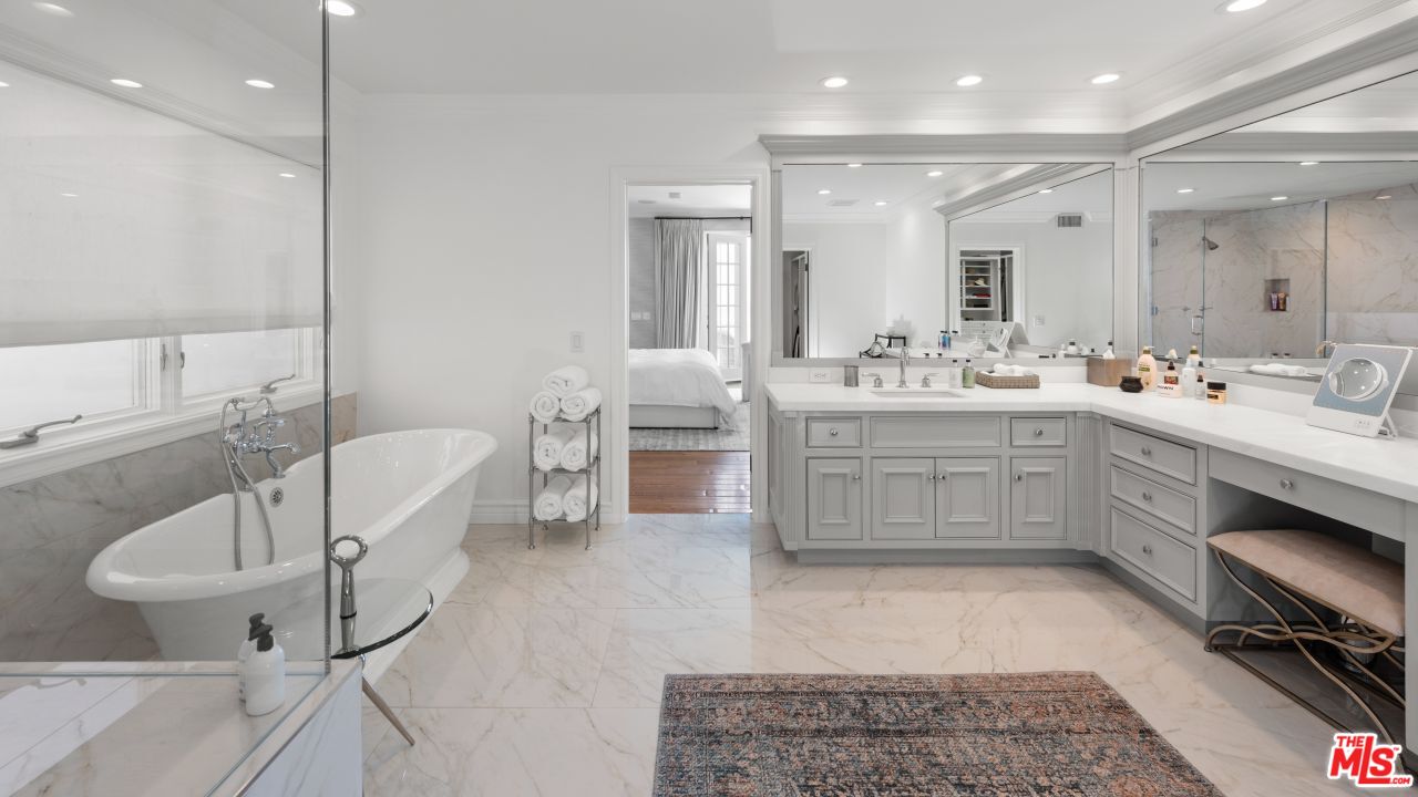 23450 Malibu Colony Road Malibu, CA 90265 - Photo 10 of 15