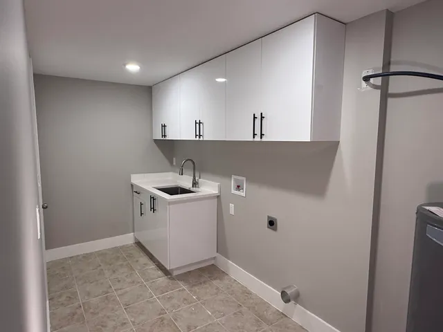 a view of utility room