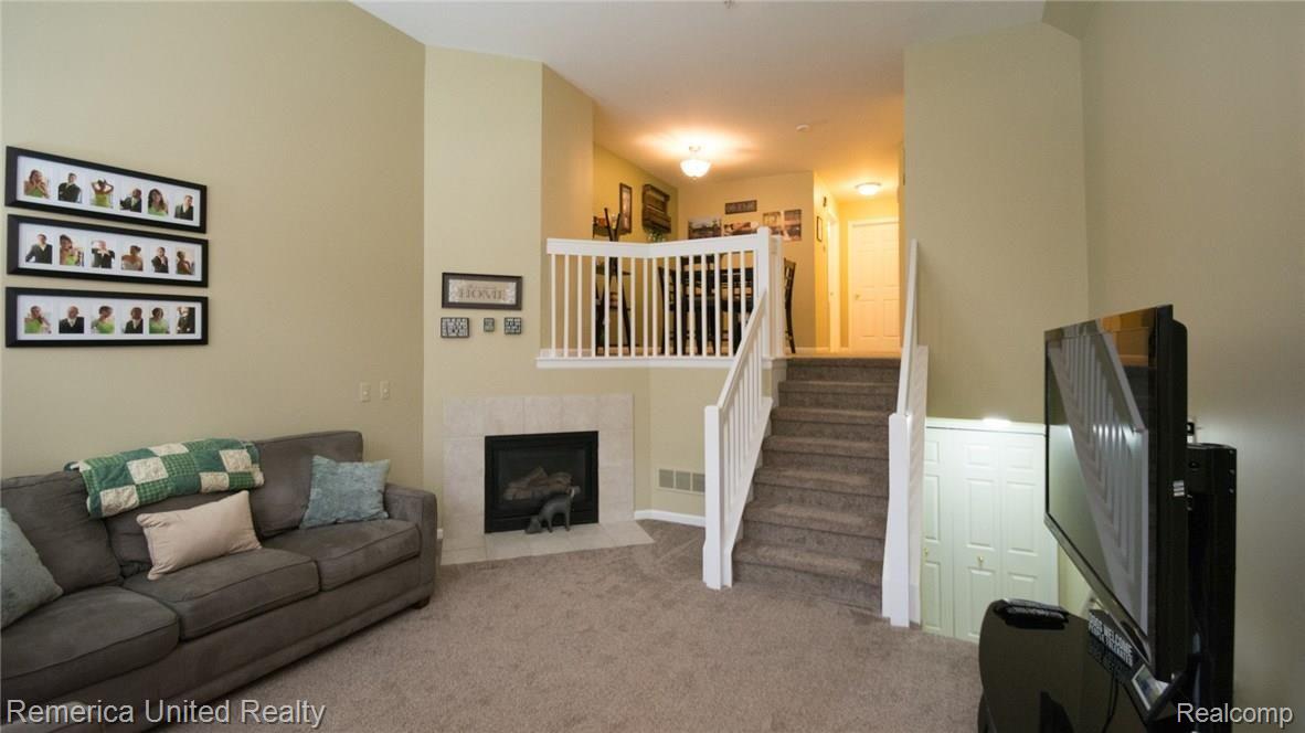 16986 Farmington Road Livonia, MI 48154 - Photo 7 of 27 7_5.jpg