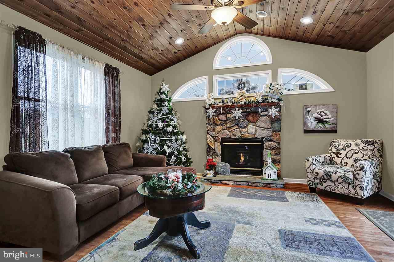 1611 Churchill Road Harrisburg, PA 17111 - Photo 3 of 25 Gallery Image 3