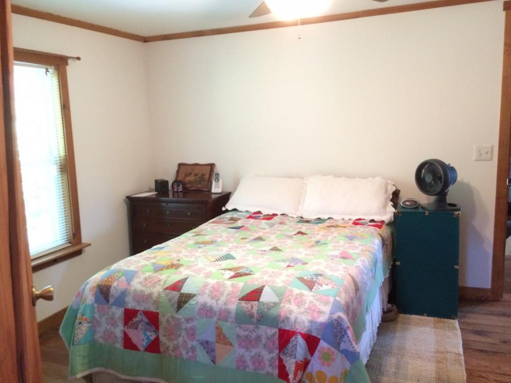 529 Wykle Road Greeneville, TN 37743 - Photo 18 of 29 Main level bedroom
