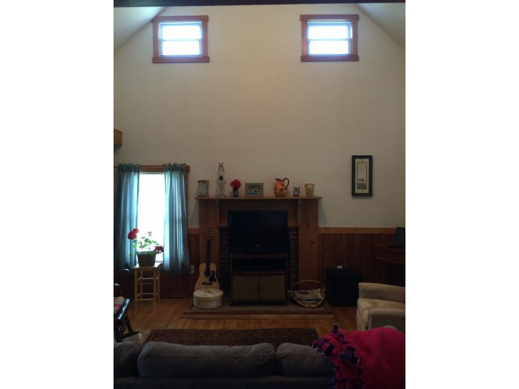 529 Wykle Road Greeneville, TN 37743 - Photo 8 of 29 Vaulted ceiling