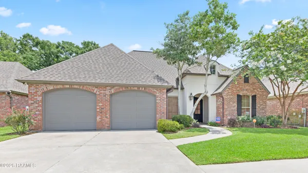 $385,000 | 104 Sandhurst Drive, Lafayette, LA 70508