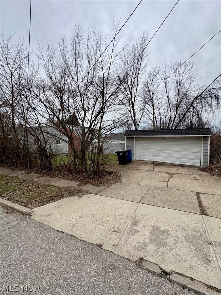 4609 Lee Road Cleveland, OH 44128 - Photo 3 of 3