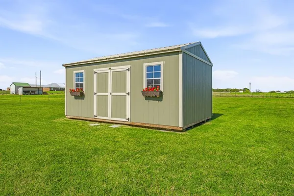 a view of a backyard with large garden