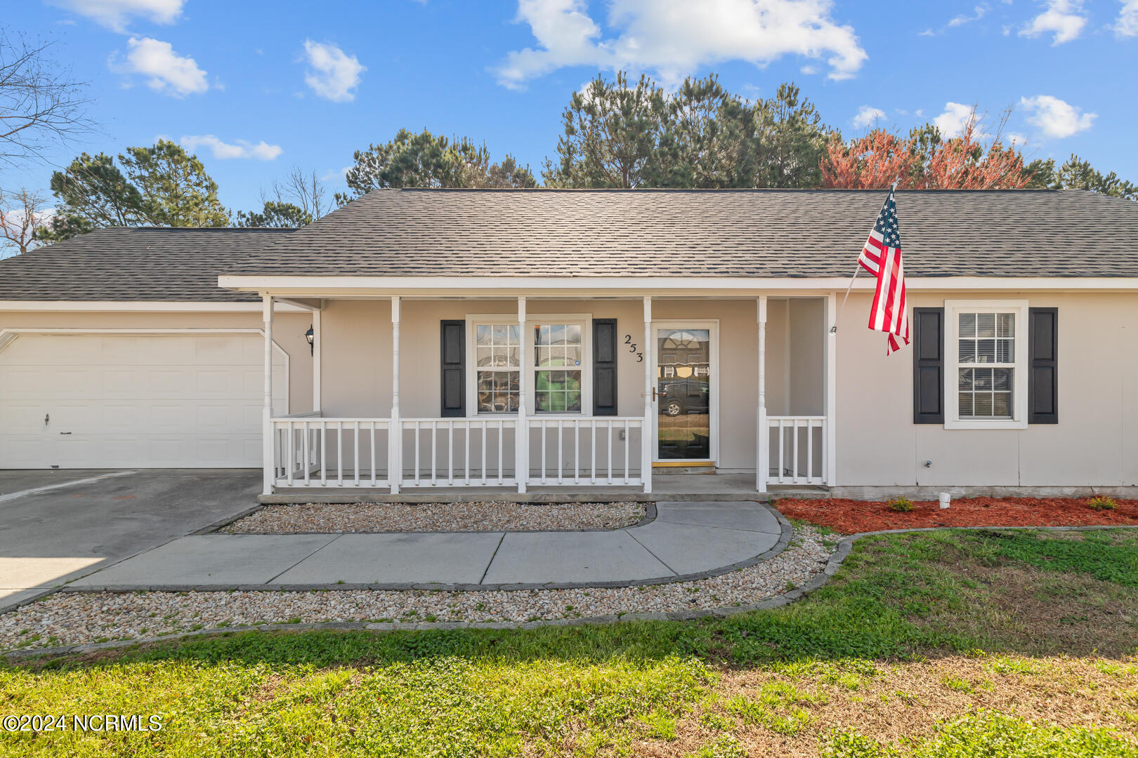 253 Parnell Road Hubert, NC 28539 - Photo 4 of 37 4