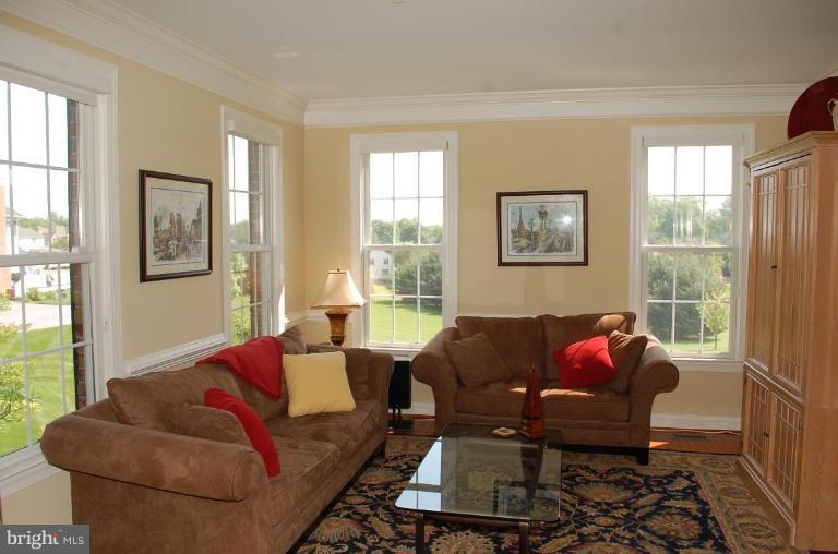 7 Deer Ridge Court Phoenix, MD 21131 - Photo 15 of 23 Living Room
