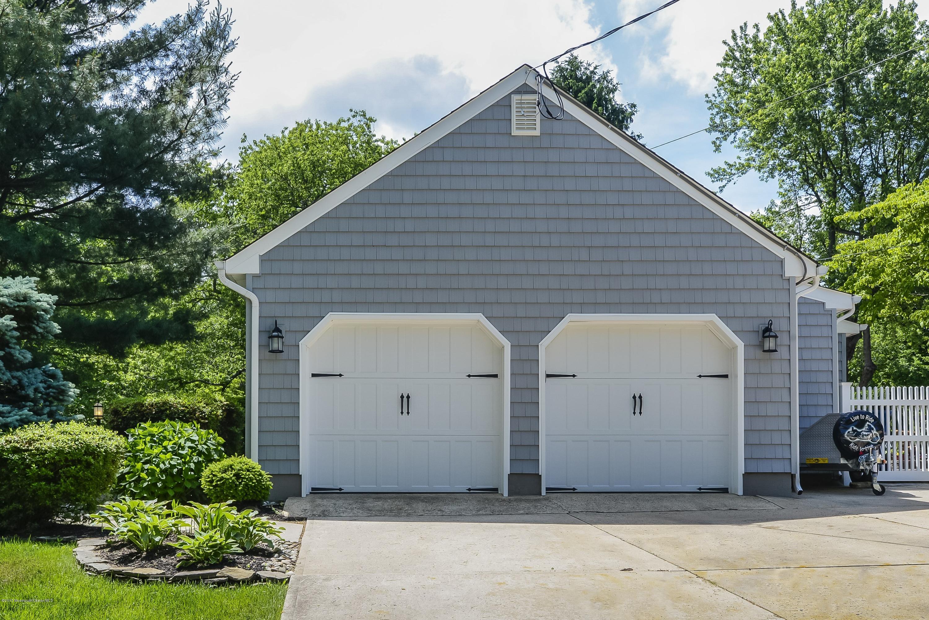 50 Dwight Road Middletown, NJ 07748 - Photo 4 of 41 Garage