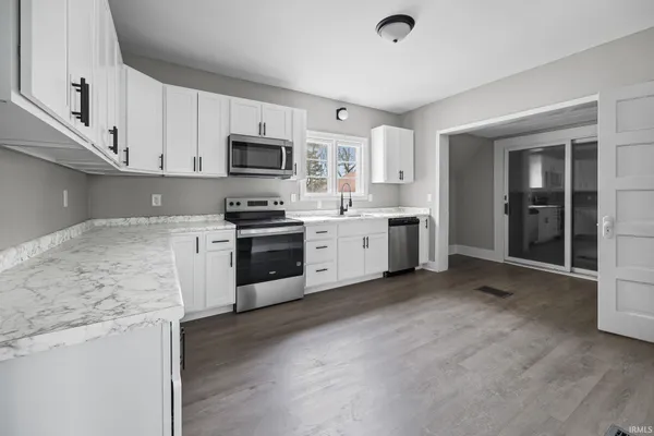 $244,900 | 904 East Clinton Street, Frankfort, IN 46041