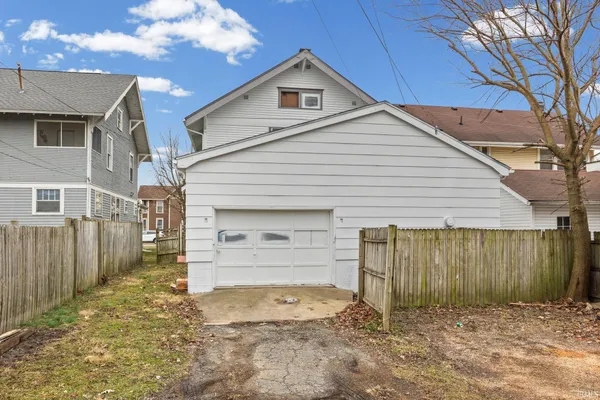 $244,900 | 904 East Clinton Street, Frankfort, IN 46041