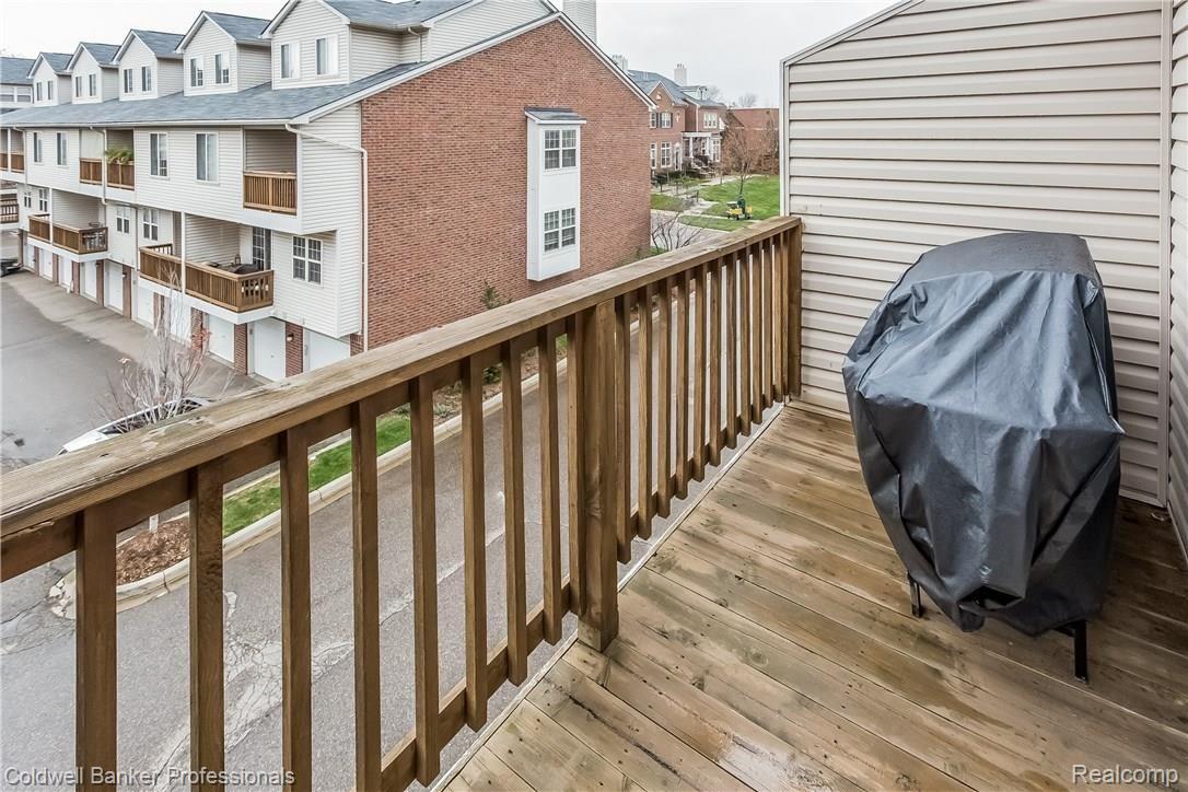 16894 Farmington Road, Unit 41 Livonia, MI 48154 - Photo 23 of 32 Balcony