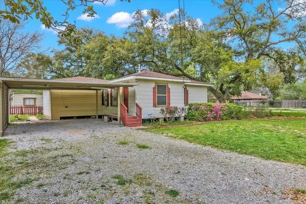 $1,700 | 3702 Travis Drive, Beaumont, TX 77708
