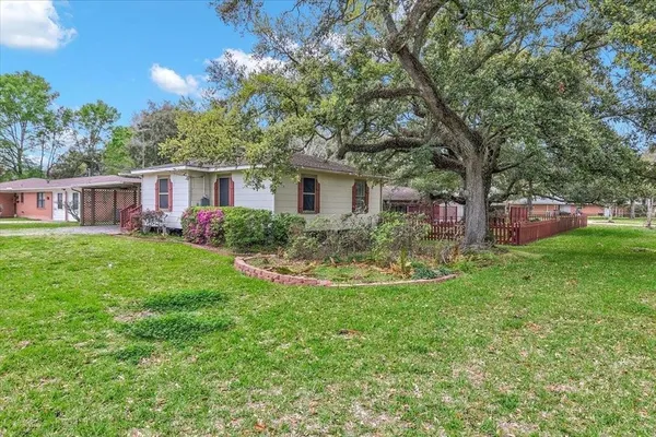 $1,700 | 3702 Travis Drive, Beaumont, TX 77708