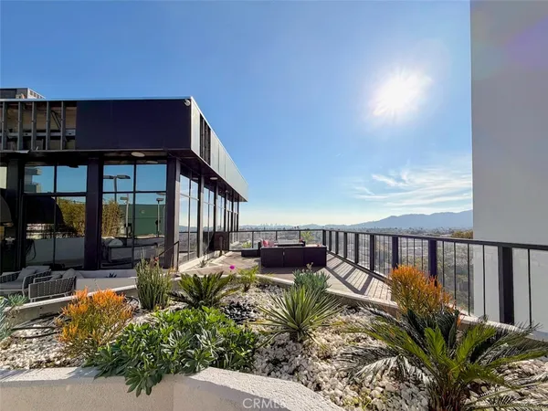 $4,450 | 343 Pioneer Drive, Unit 1101, Glendale, CA 91203