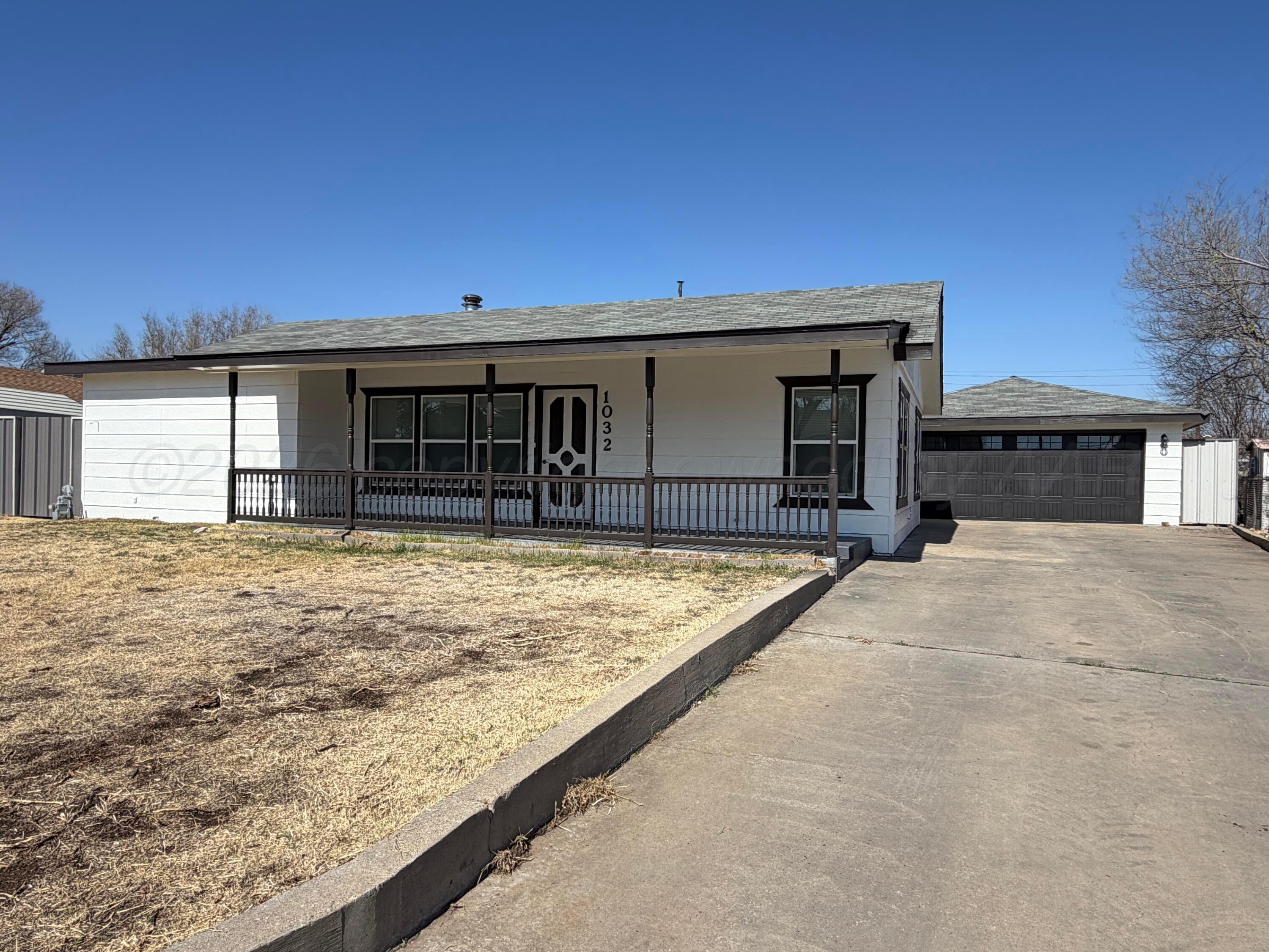 1032 Thrams Street Borger, TX 79007 - Photo 3 of 32 IMG_9010