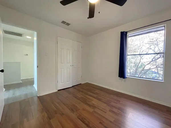 $1,500 | 2105 Knoll Crest Drive, Arlington, TX 76014