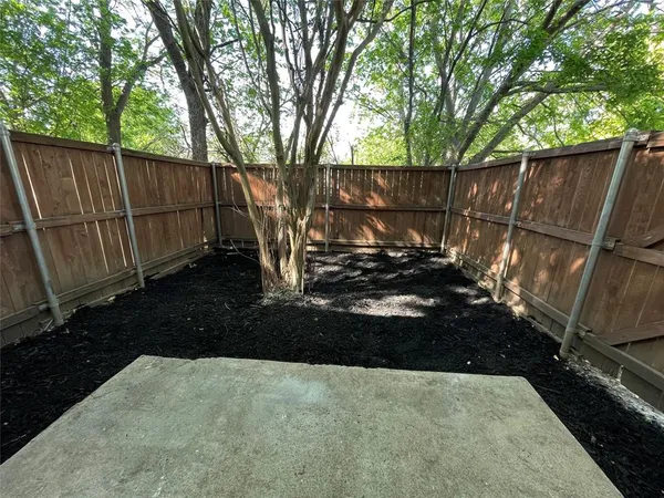 $1,500 | 2105 Knoll Crest Drive, Arlington, TX 76014