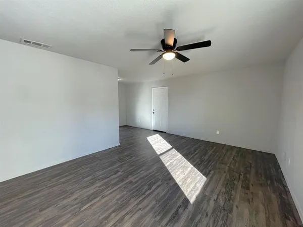 $1,500 | 2105 Knoll Crest Drive, Arlington, TX 76014