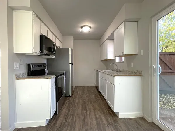$1,500 | 2105 Knoll Crest Drive, Arlington, TX 76014