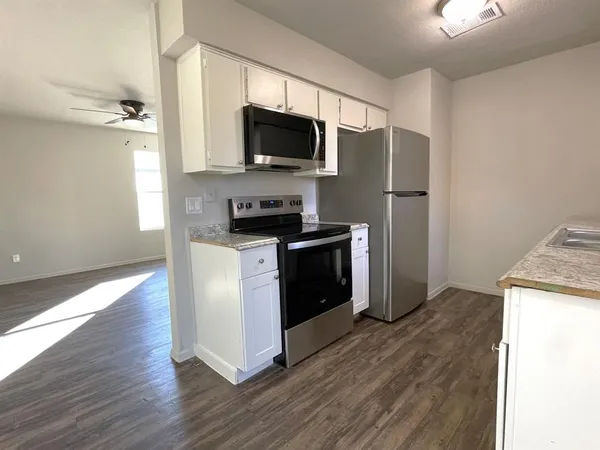 $1,500 | 2105 Knoll Crest Drive, Arlington, TX 76014