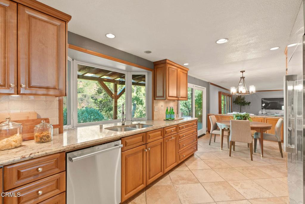 2533 Canyon View Lane Pasadena, CA 91107 - Photo 11 of 32 11