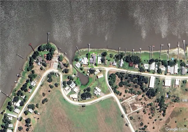 a picture of a table and chairs in the patio