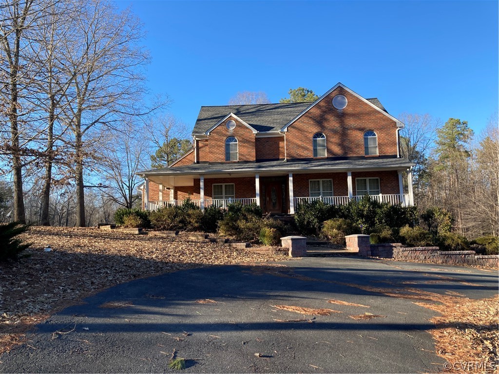 a front view of house with yard