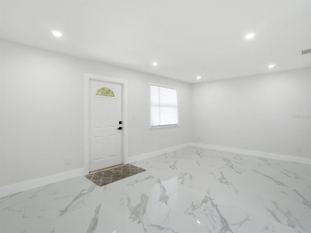 390 Hazel Circle Punta Gorda, FL 33982 - Photo 6 of 44