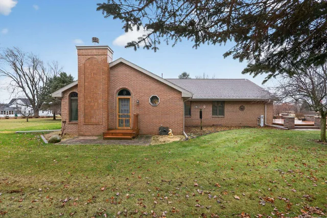 $895,000 | 8131 E Creek, Janesville, WI 53546