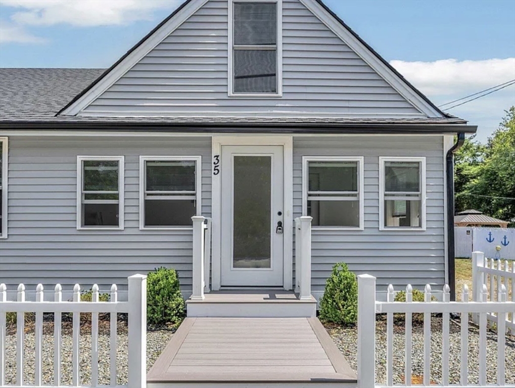 35 Locust Street Wareham, MA 02558 - Photo 2 of 22