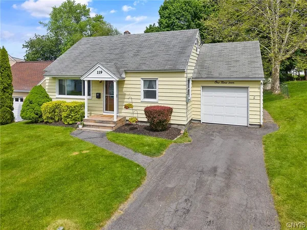 $199,900 | 119 Fairwood Drive, Camillus, NY 13219