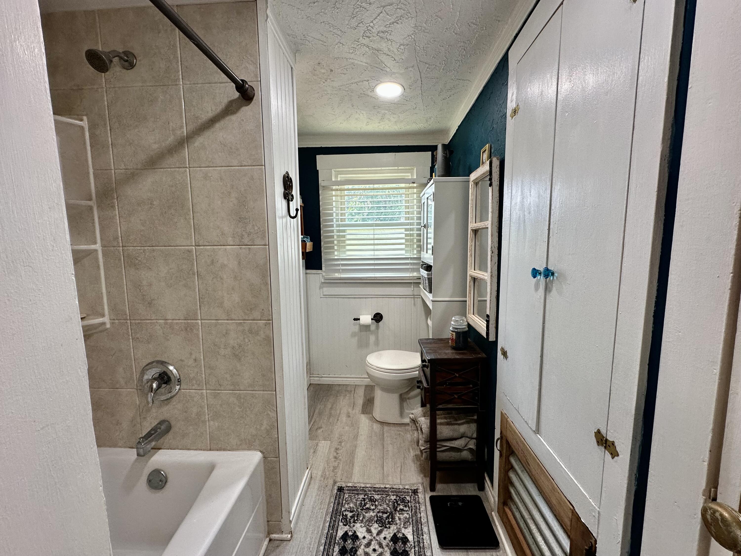 600 Mulberry Street Turkey, TX 79261 - Photo 18 of 29 a bathroom with a bathtub and a shower