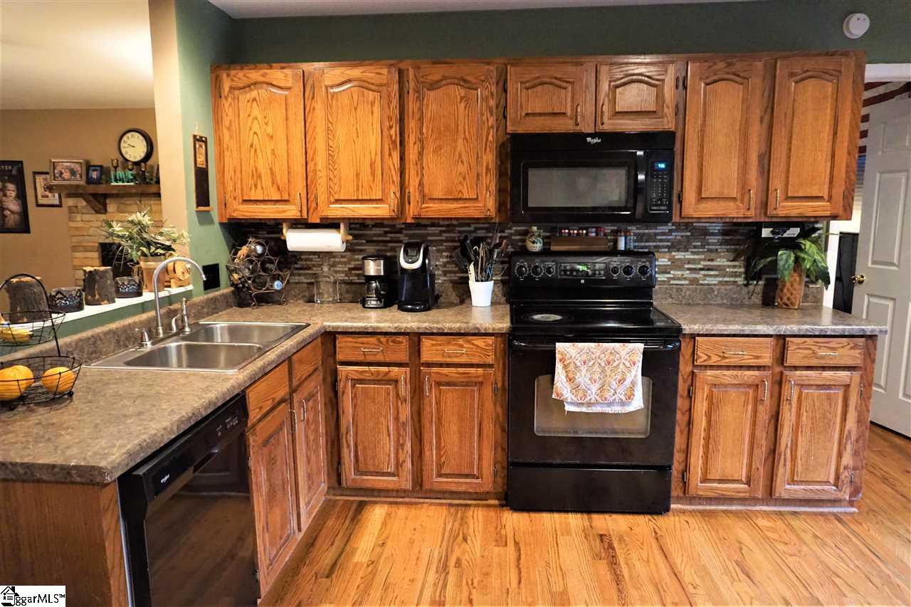 567 Old River Road Pelzer, SC 29669 - Photo 10 of 34