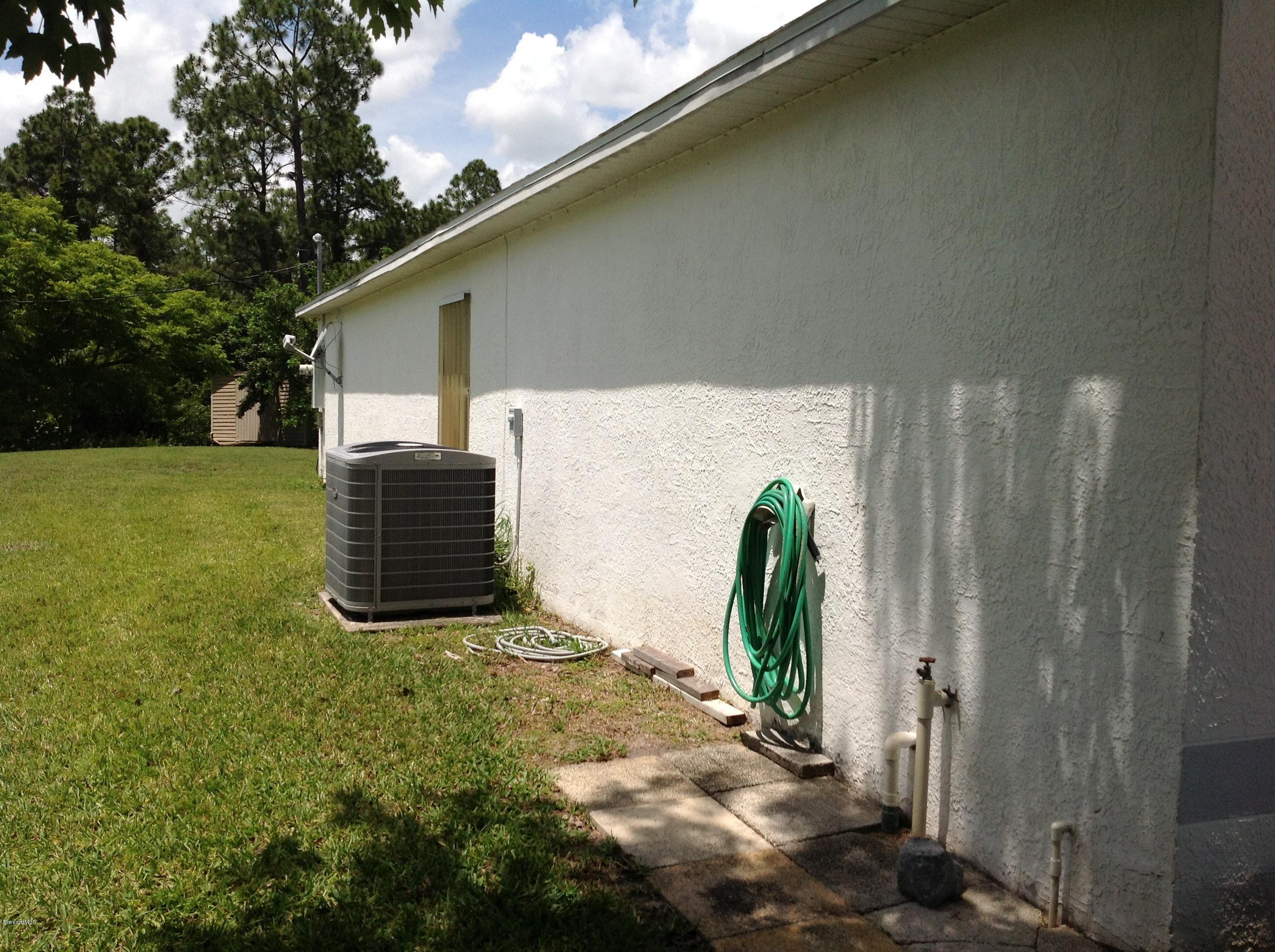 249 Gardner Road Southwest Palm Bay, FL 32908 - Photo 3 of 16 image
