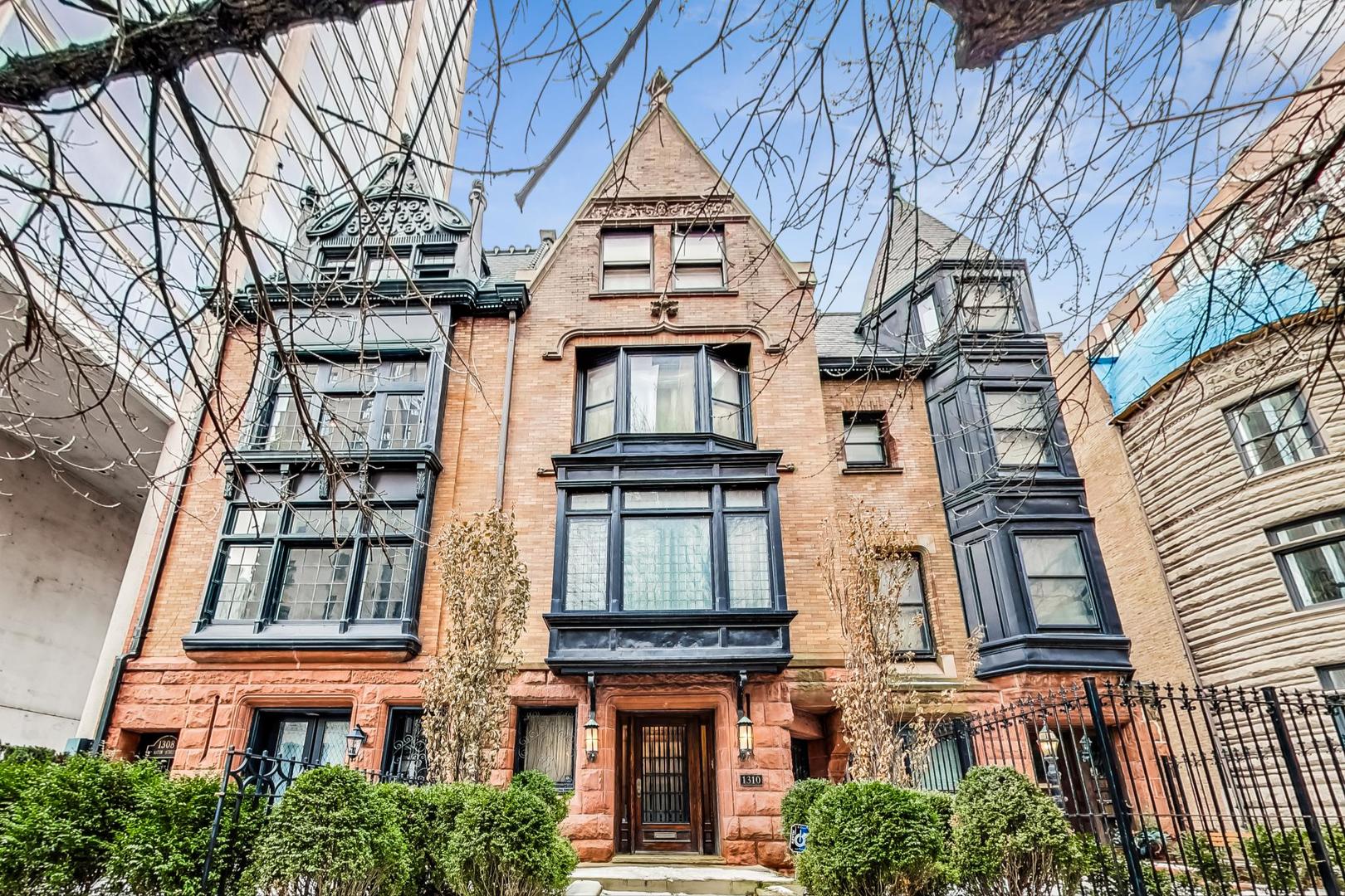1310 North Astor Street Chicago, IL 60610 - Photo 1 of 33 front view of a building