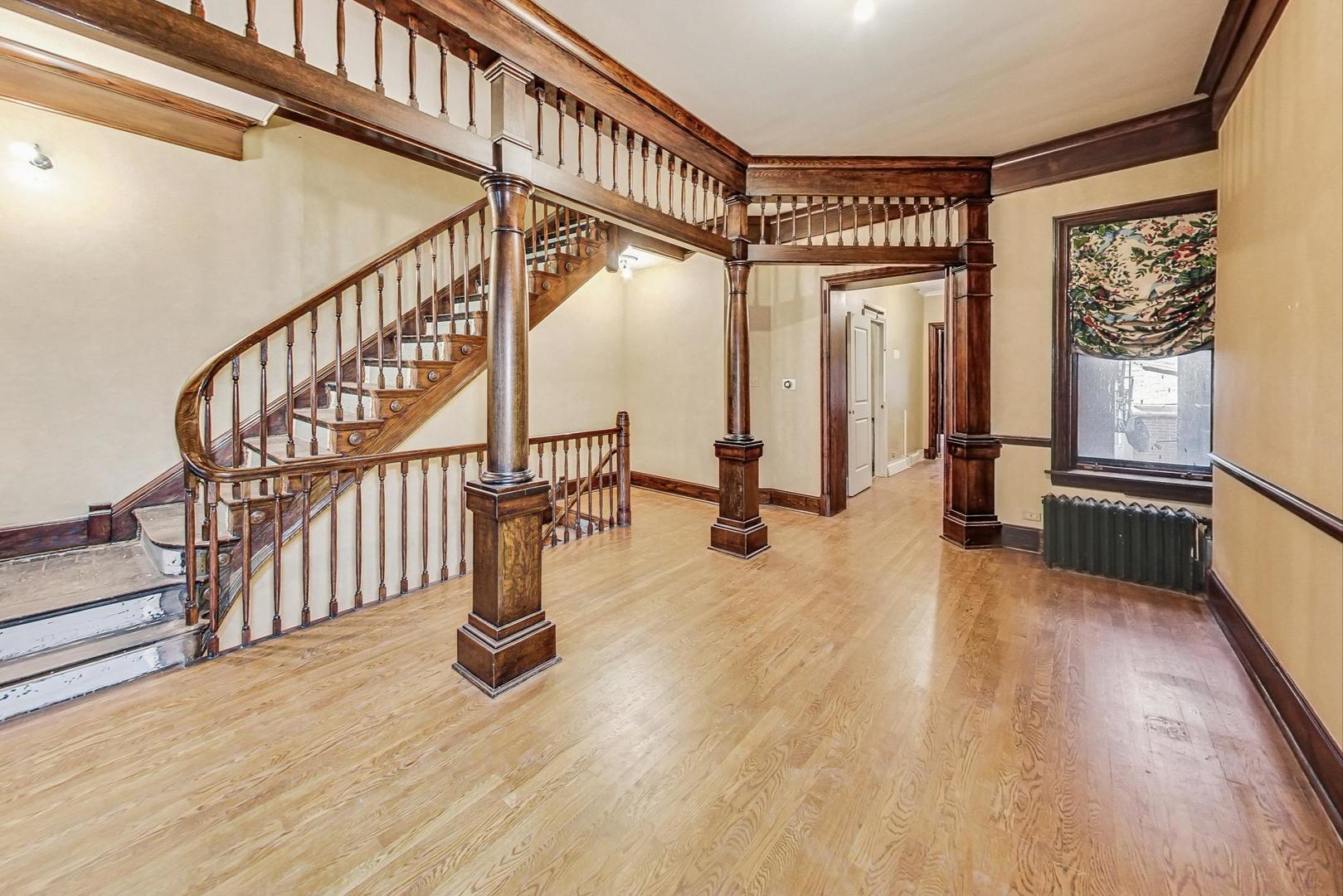 1310 North Astor Street Chicago, IL 60610 - Photo 11 of 33 a view of an entryway with wooden floor